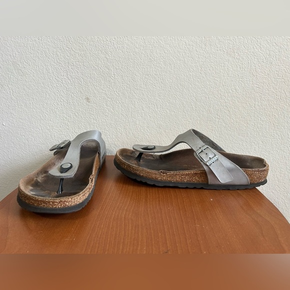 Birkenstock Gizeh Women’s Size 9 40 Metallic Slip On Birko-Flor Silver Sandal - Picture 2 of 11